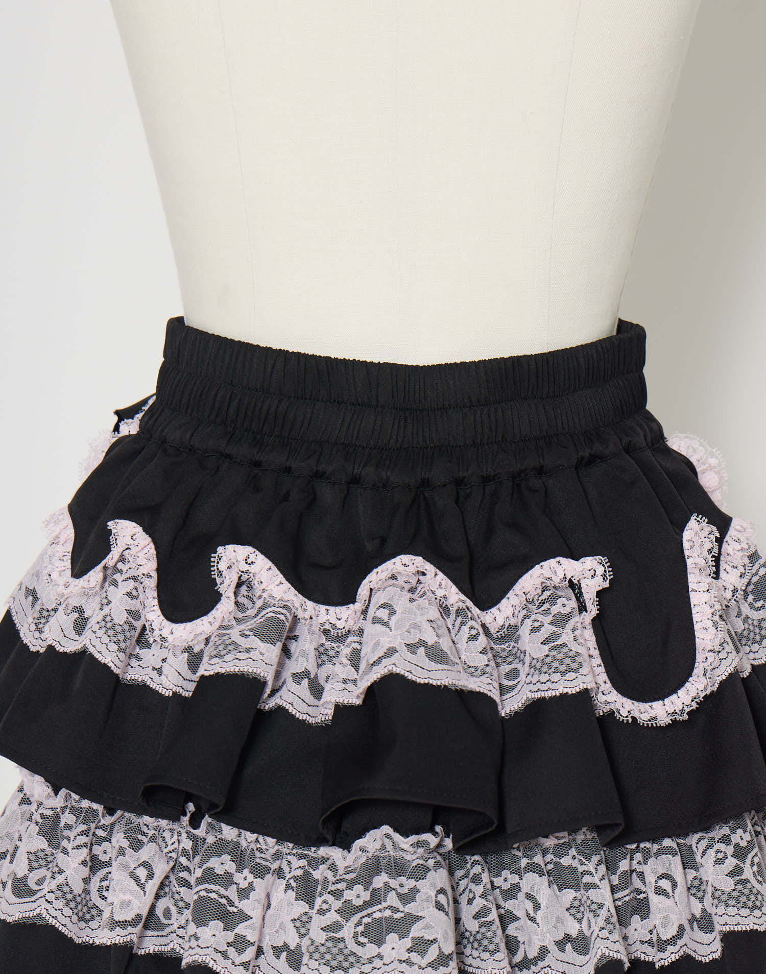 Melting lace tiered skirt – AVENCHUMU （アバンチュウム）