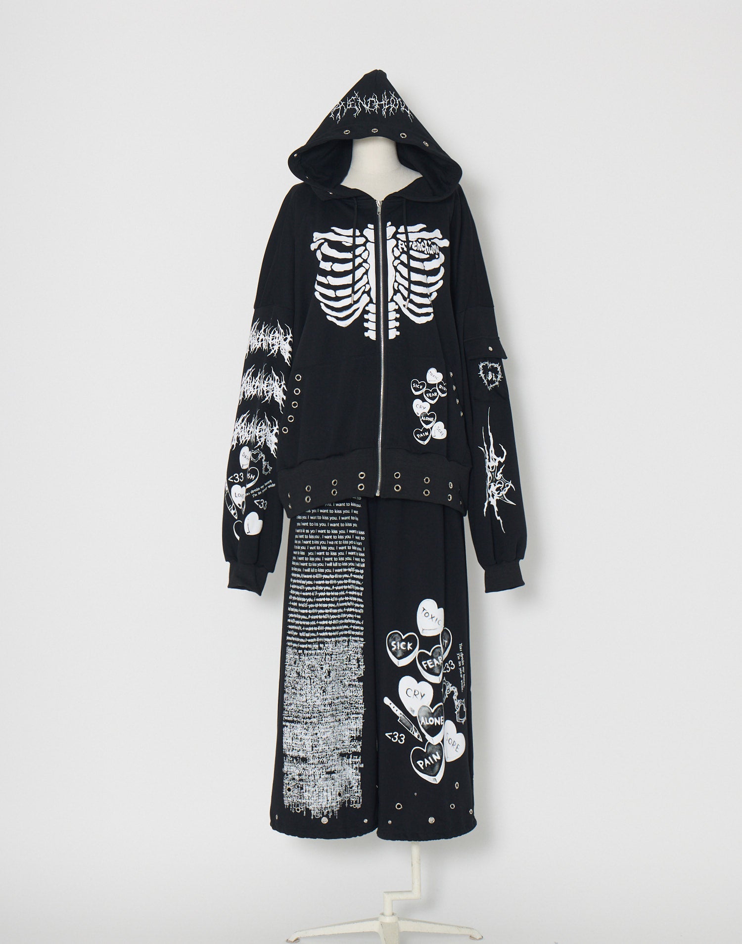 Full of illustration zip hoodie – AVENCHUMU （アバンチュウム）