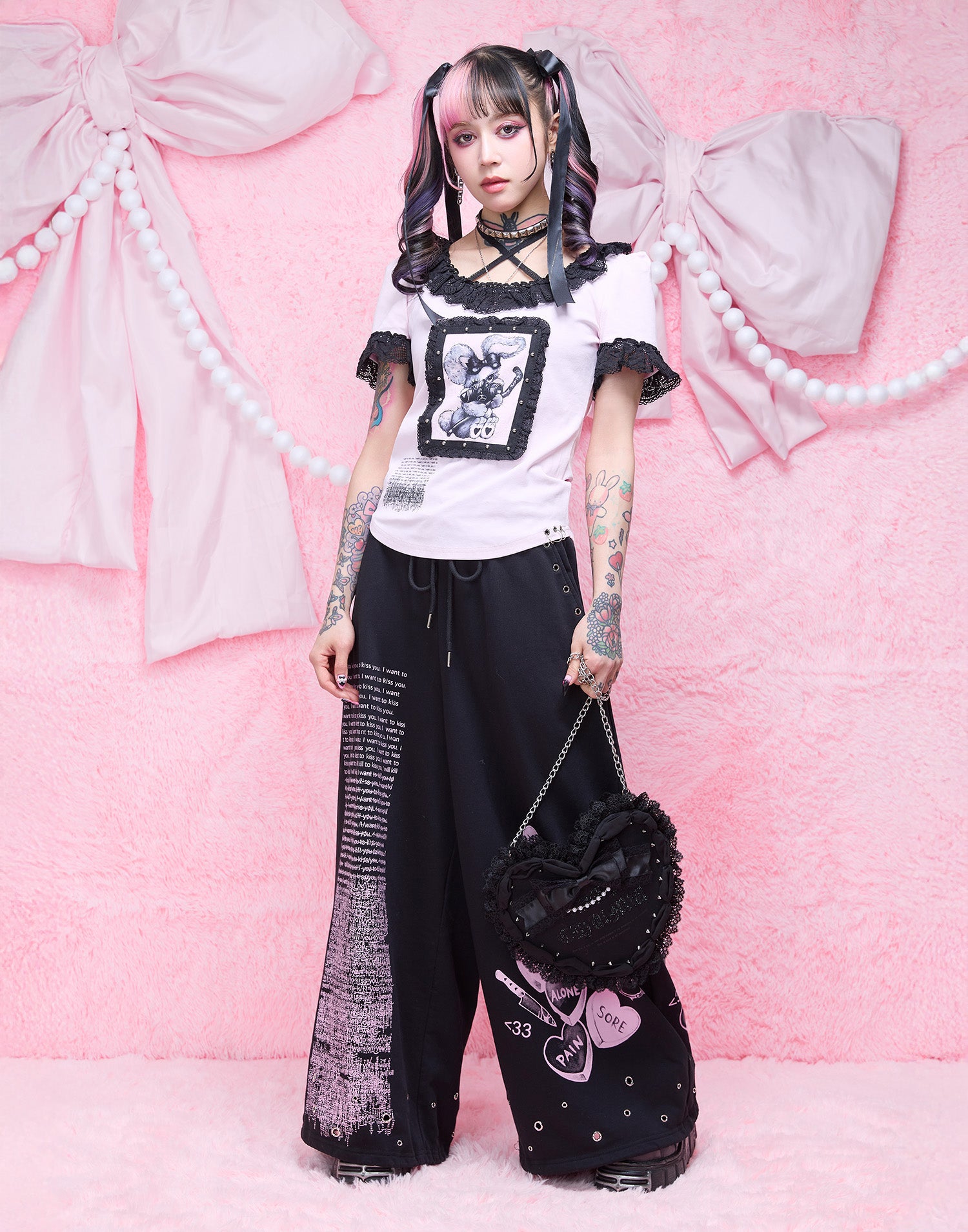 ValentineBunny print lace frame t-shirt – AVENCHUMU （アバンチュウム）