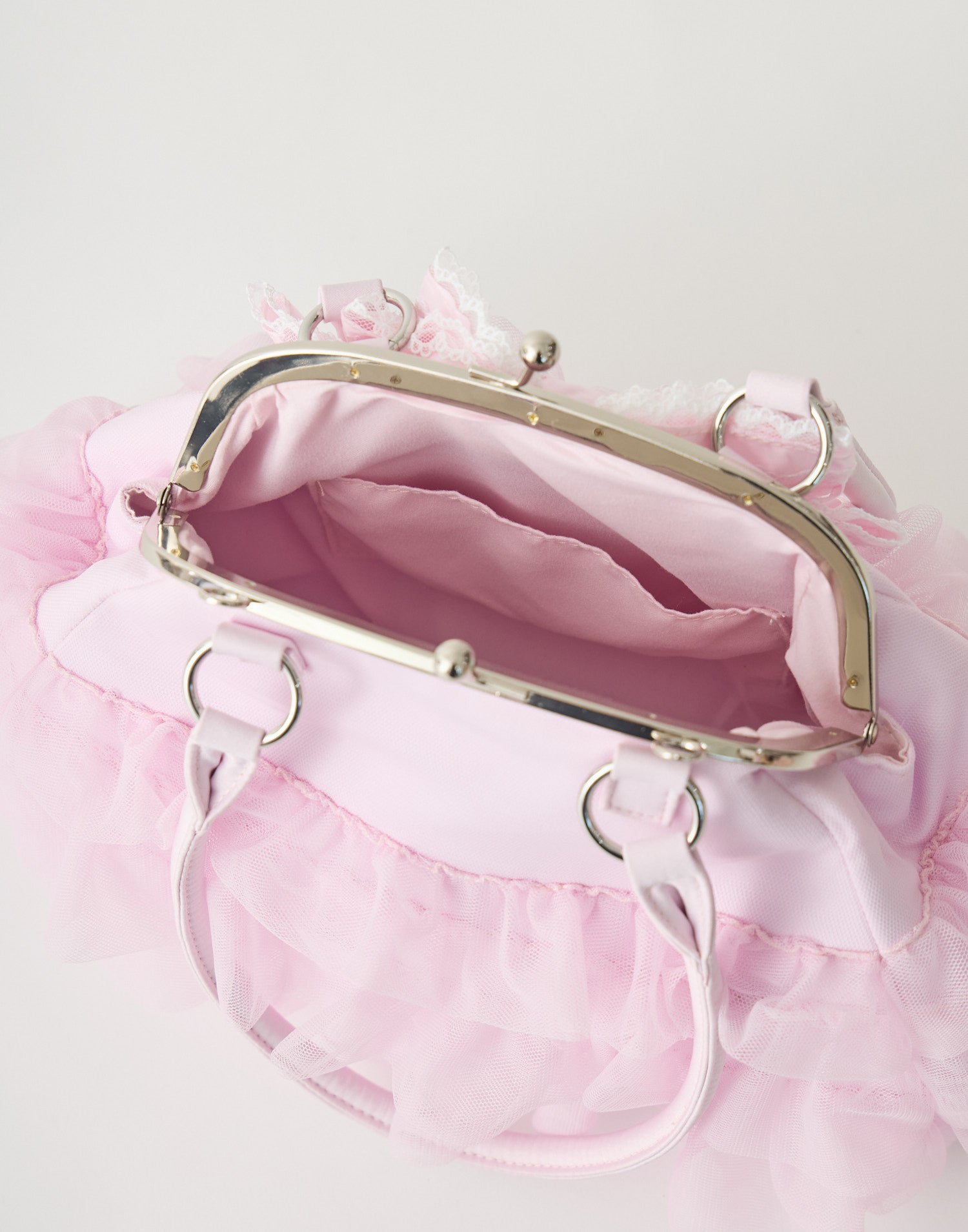 Ribbon & tulle frill kiss-lock bag – AVENCHUMU （アバンチュウム）