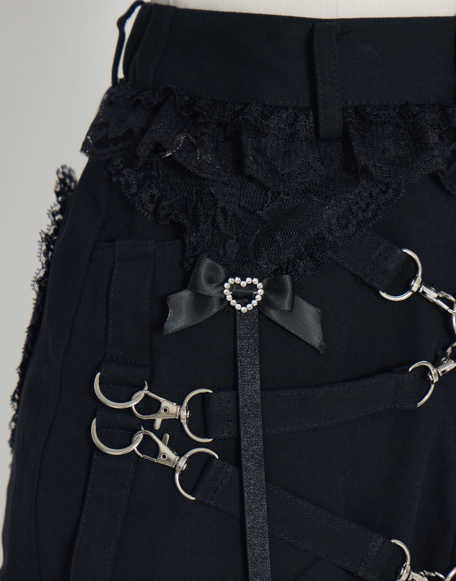 Garter & Harness lace mini skirt – AVENCHUMU （アバンチュウム）