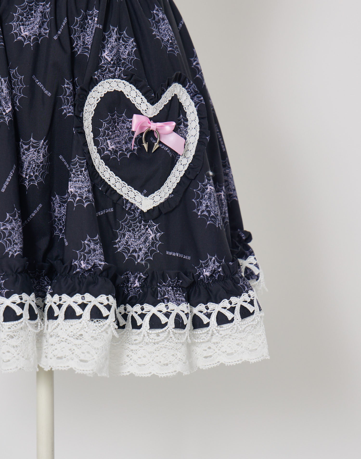 Skull illustration print heart skirt – AVENCHUMU （アバンチュウム）