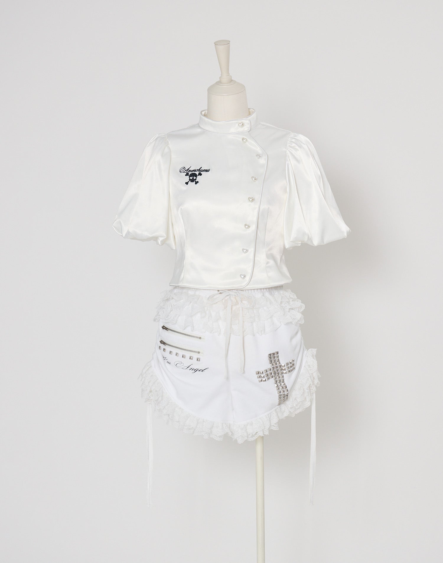 AVENCHUMU　Like a nurse heart blouse　ホワイト Like a nurse heart blouse – AVENCHUMU （アバンチュウム）