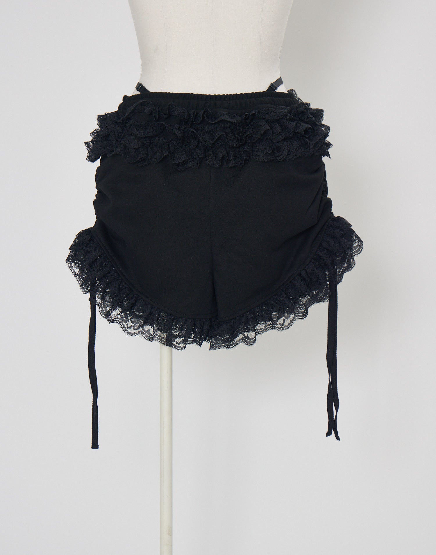 パンツ AVENCHUMU I'm Angel frill short pants I'm Angel frill short pants – AVENCHUMU （アバンチュウム）