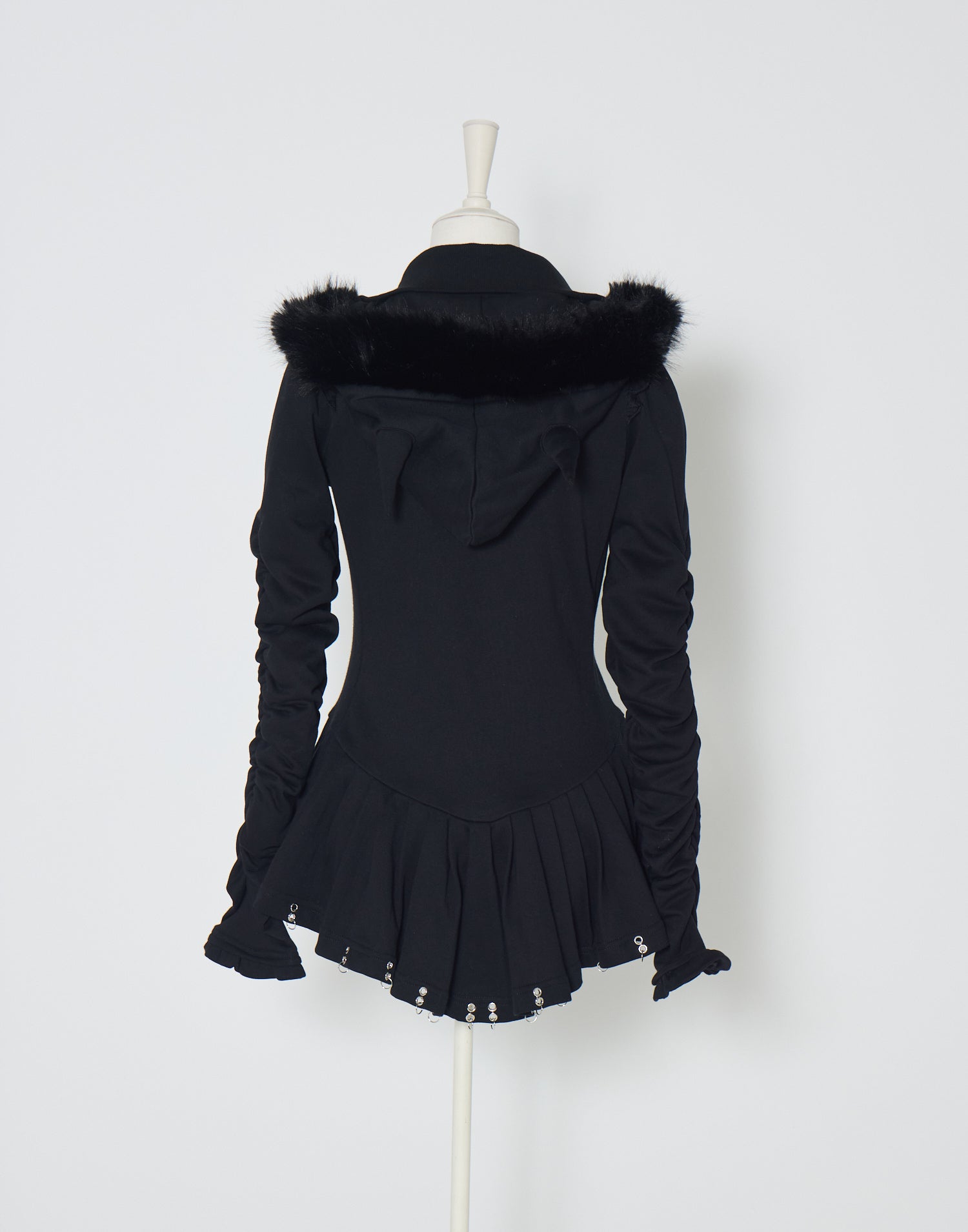 Pleated devil zip hoodie – AVENCHUMU （アバンチュウム）