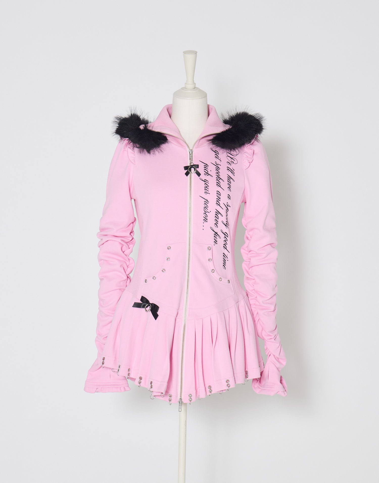 Pleated devil zip hoodie – AVENCHUMU （アバンチュウム）