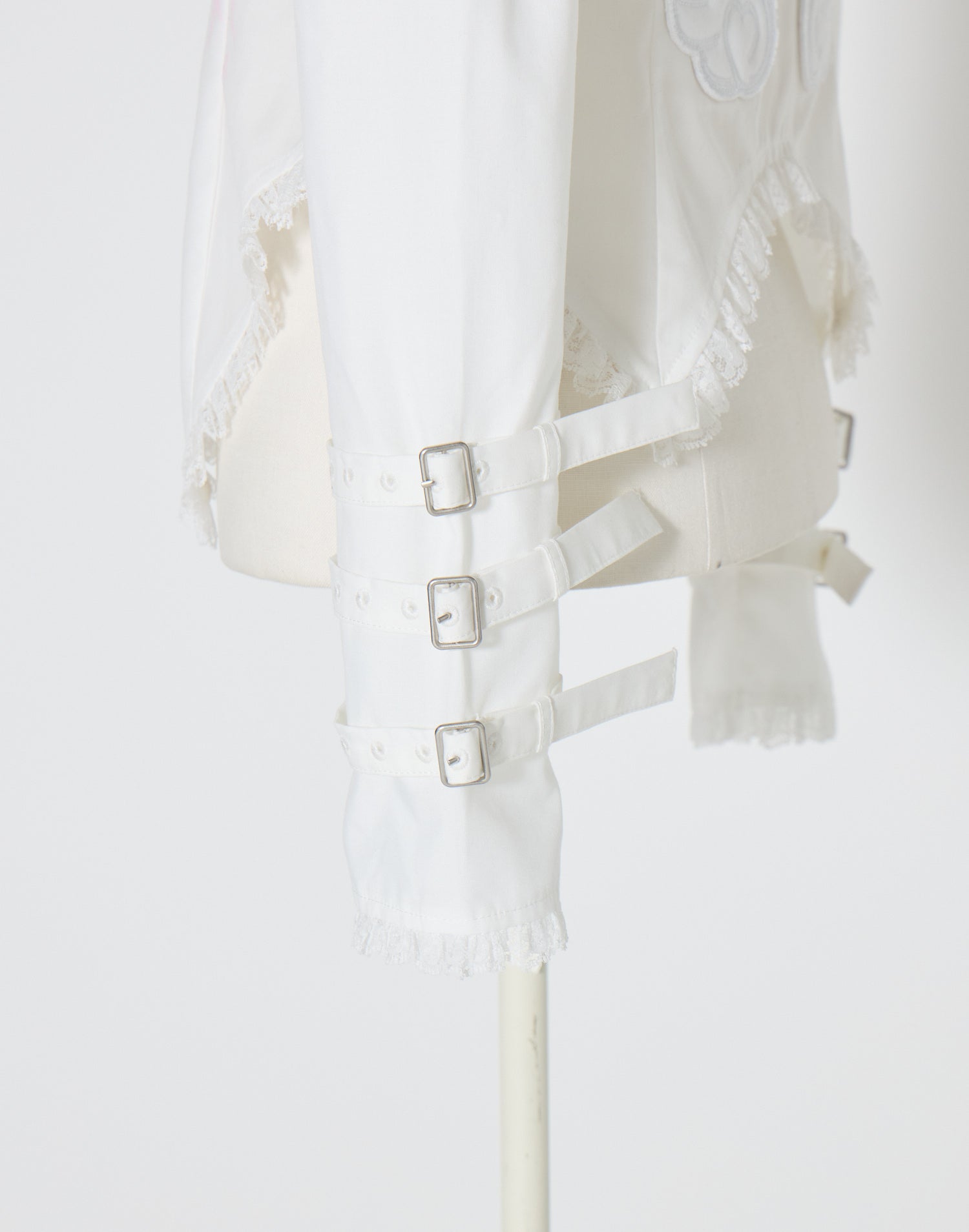 little angel frill blouse – AVENCHUMU （アバンチュウム）