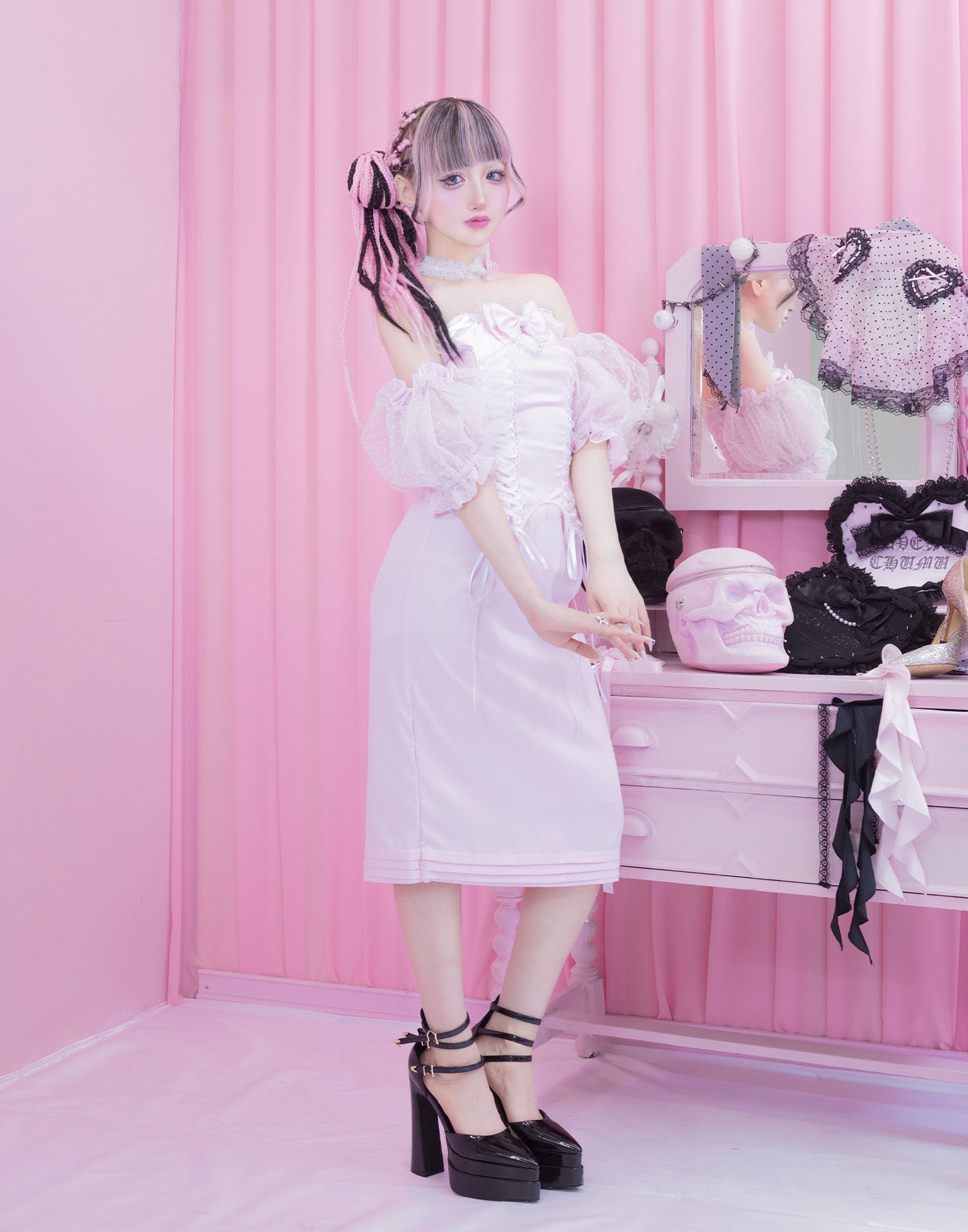 トップス Race up off shoulder tulle puff tops Race up off shoulder tulle puff tops – AVENCHUMU （アバンチュウム）