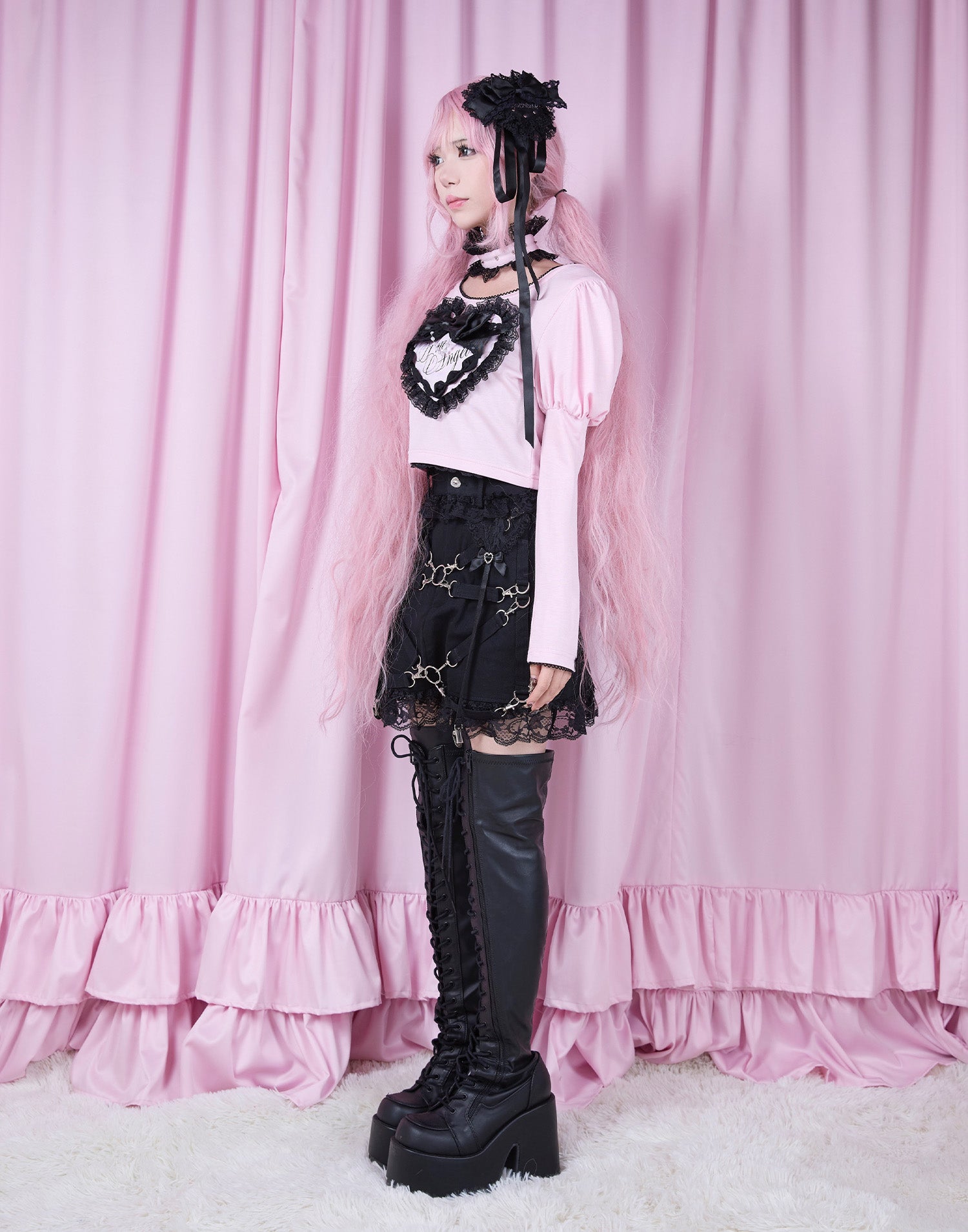 Love heart's cake angel choker t-shirt – AVENCHUMU （アバンチュウム）
