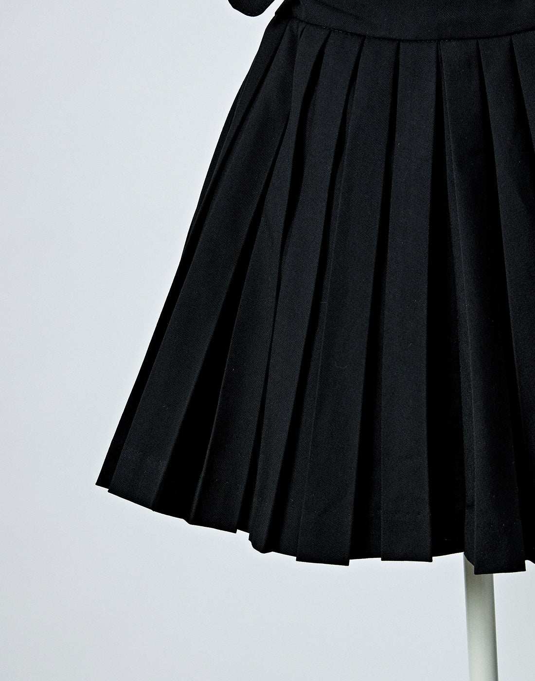 Girls pleated harness skirt – AVENCHUMU （アバンチュウム）