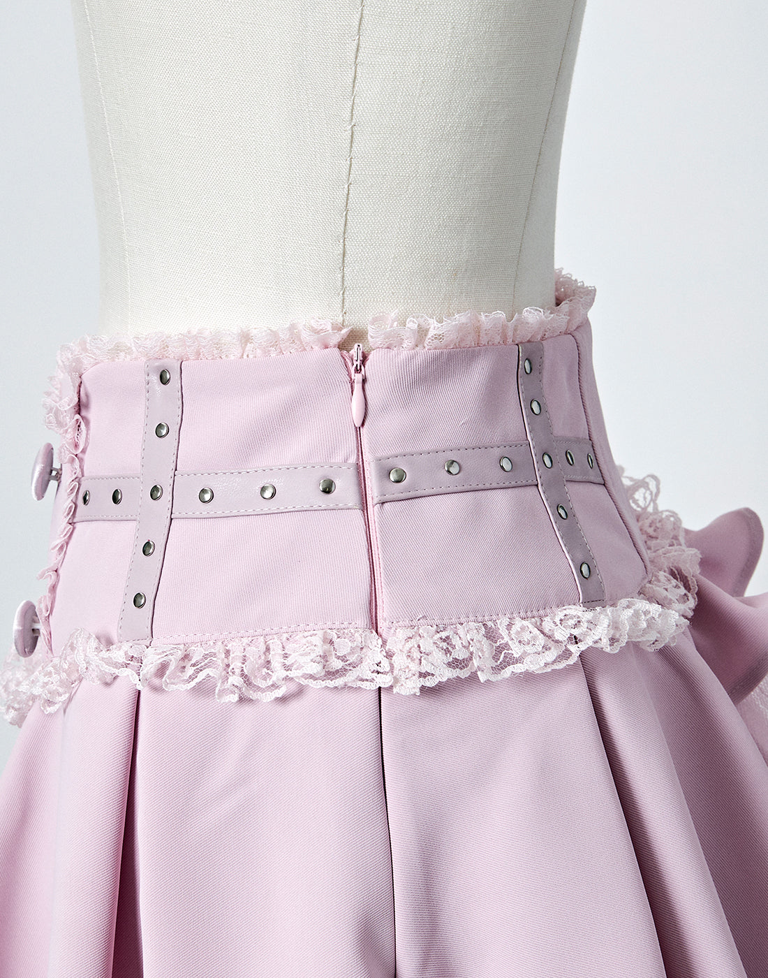 Back frill skirt-like pants – AVENCHUMU （アバンチュウム）