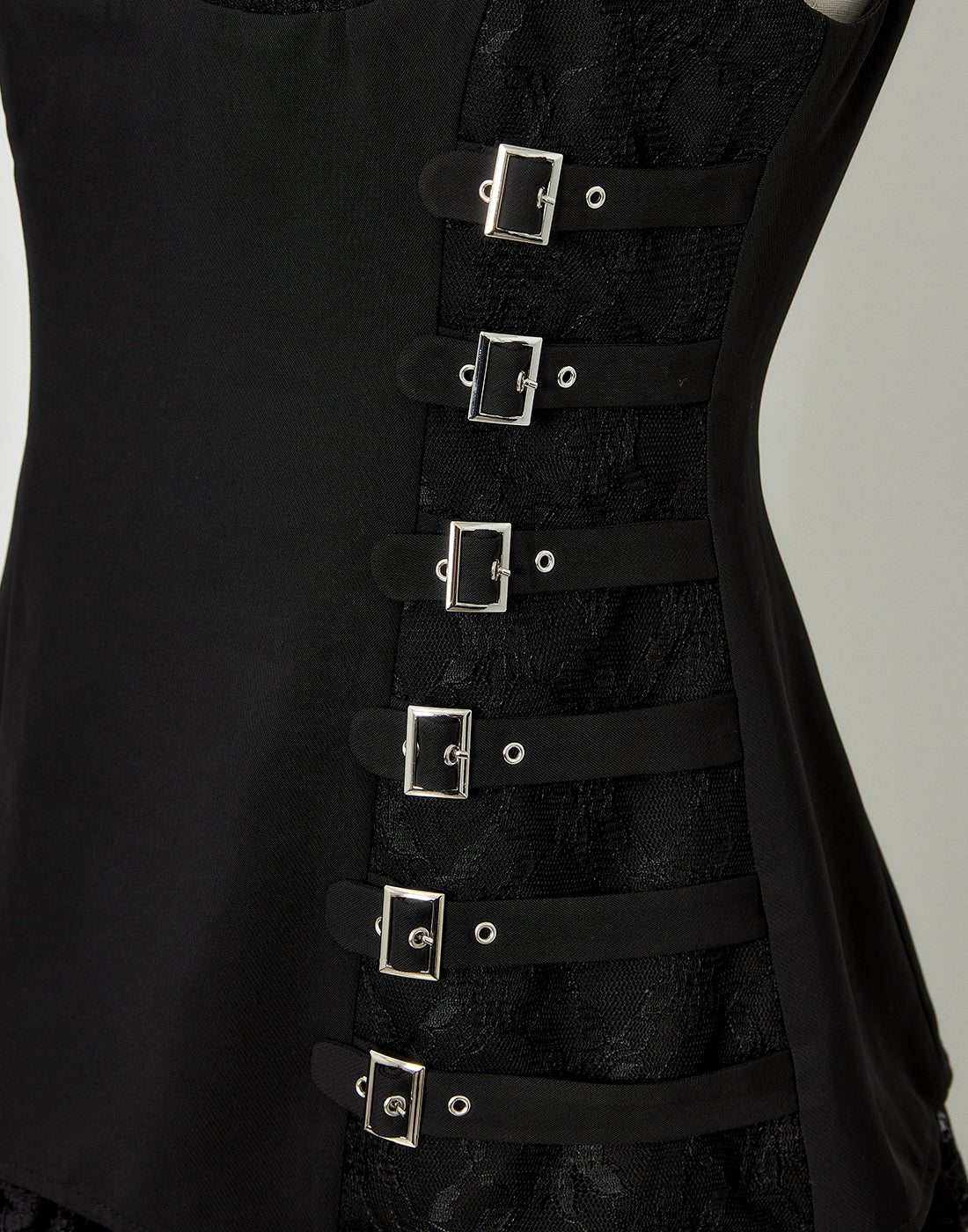 ワンピース Avenchumu Buckle belt garter dress Buckle belt garter dress – AVENCHUMU （アバンチュウム）