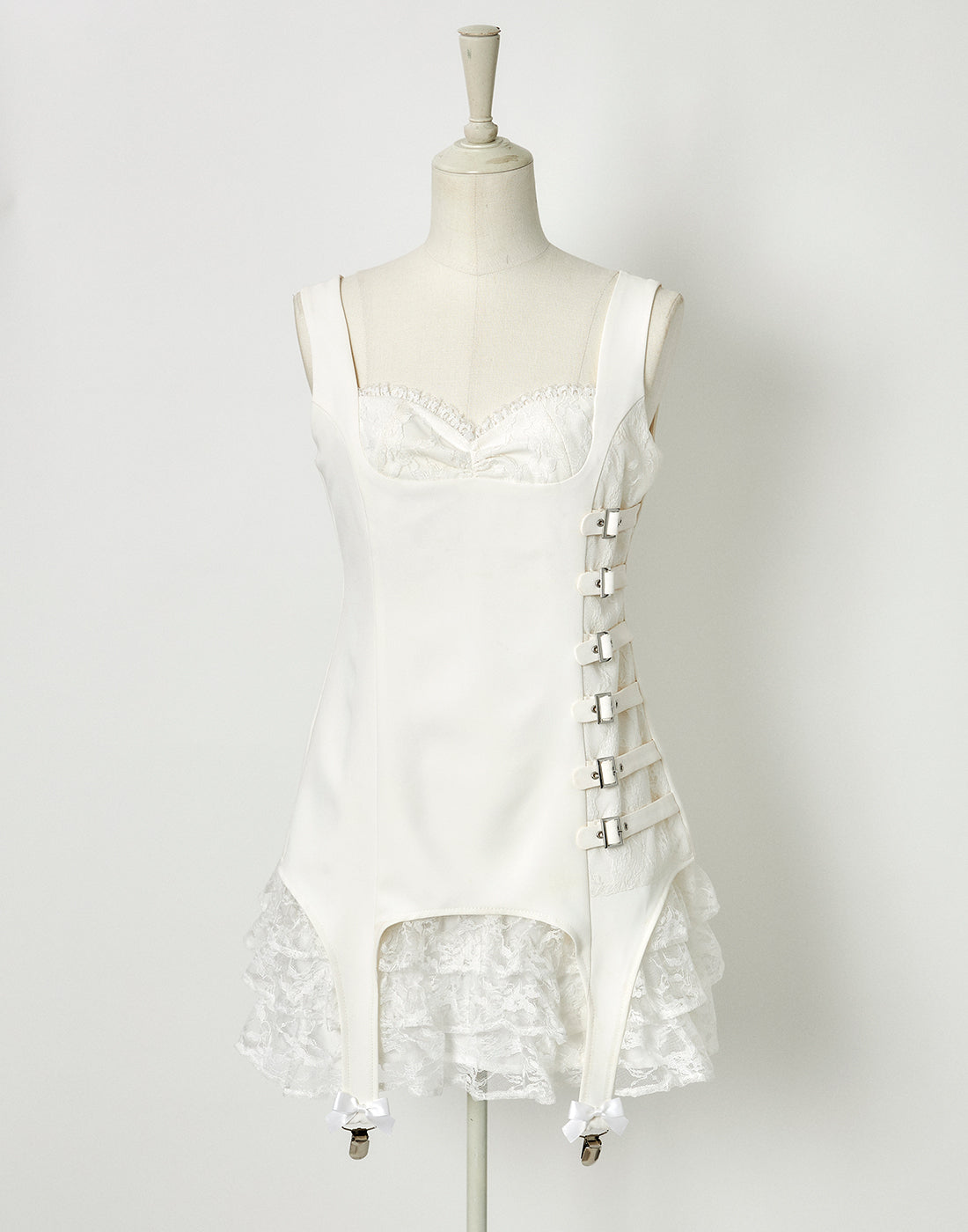 Buckle belt garter dress – AVENCHUMU （アバンチュウム）