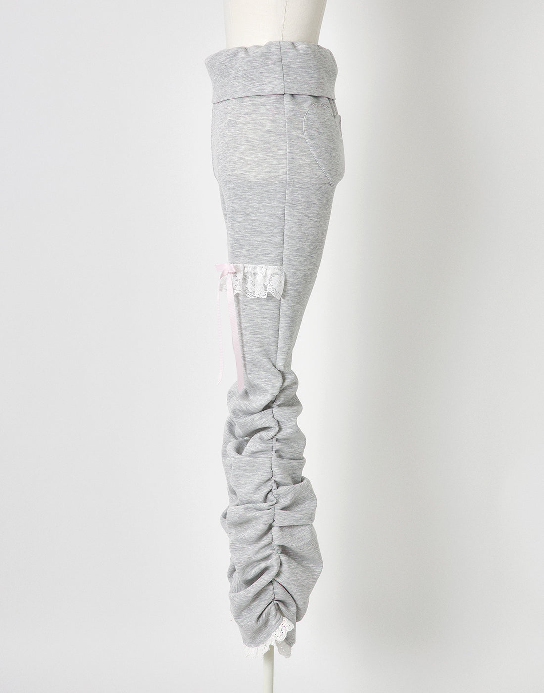 パンツ AVENCHUMU Lace ribbon gather pants Lace ribbon garter gather pants – AVENCHUMU （アバンチュウム）