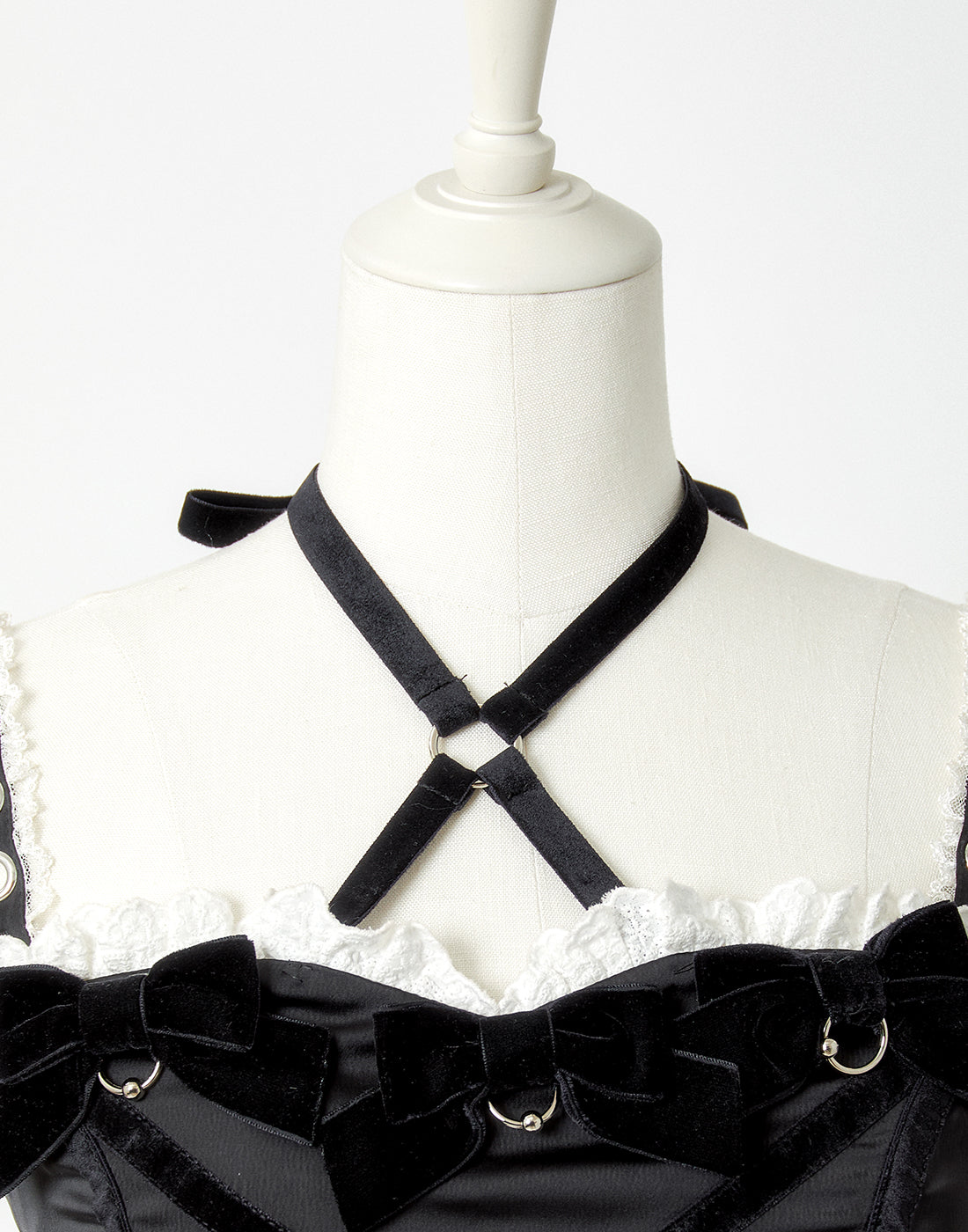 Back ruffle ribbon harness one piece – AVENCHUMU （アバンチュウム）