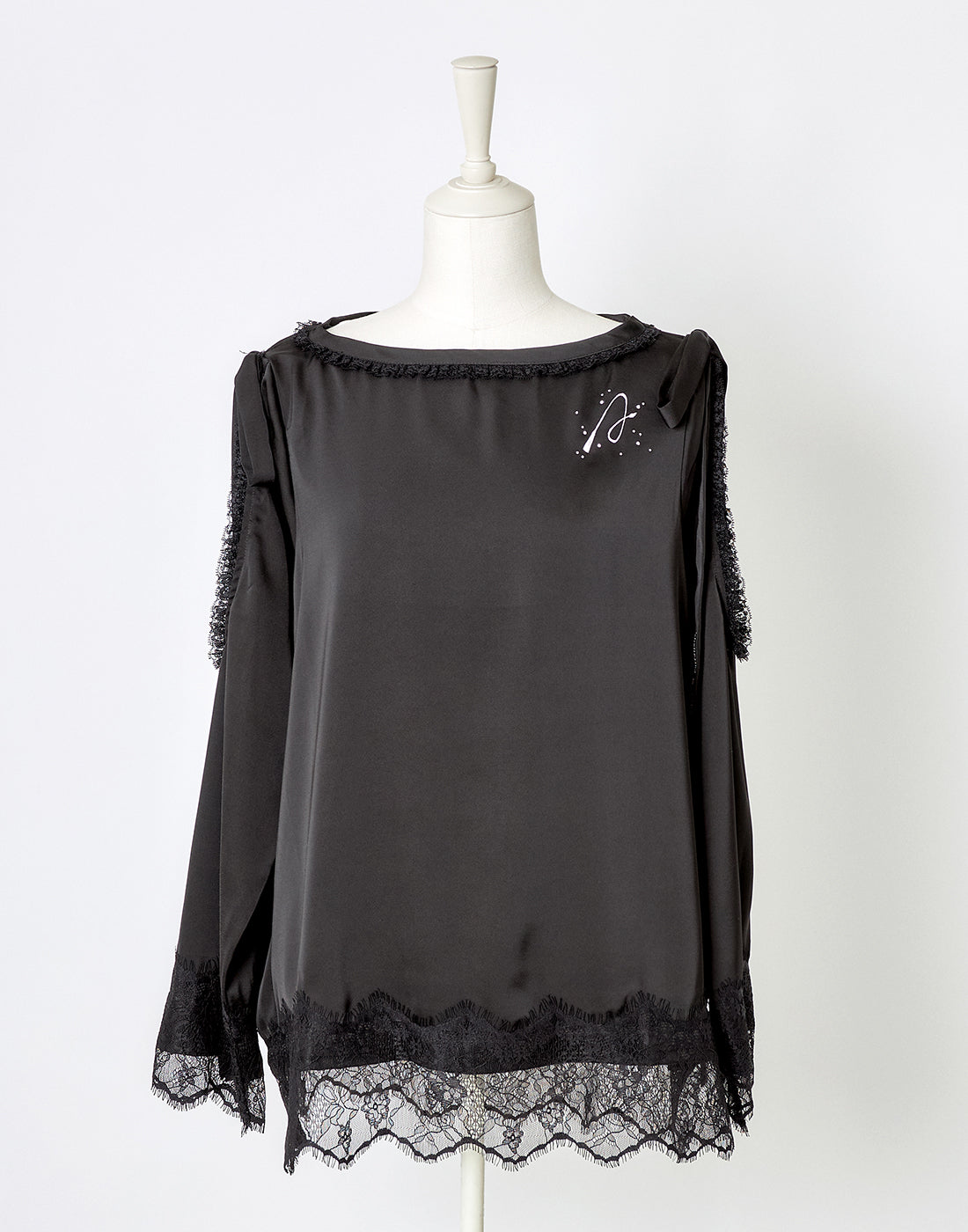 Off shoulder satin ribbon tops（スウェット）｜AVENCHUMU