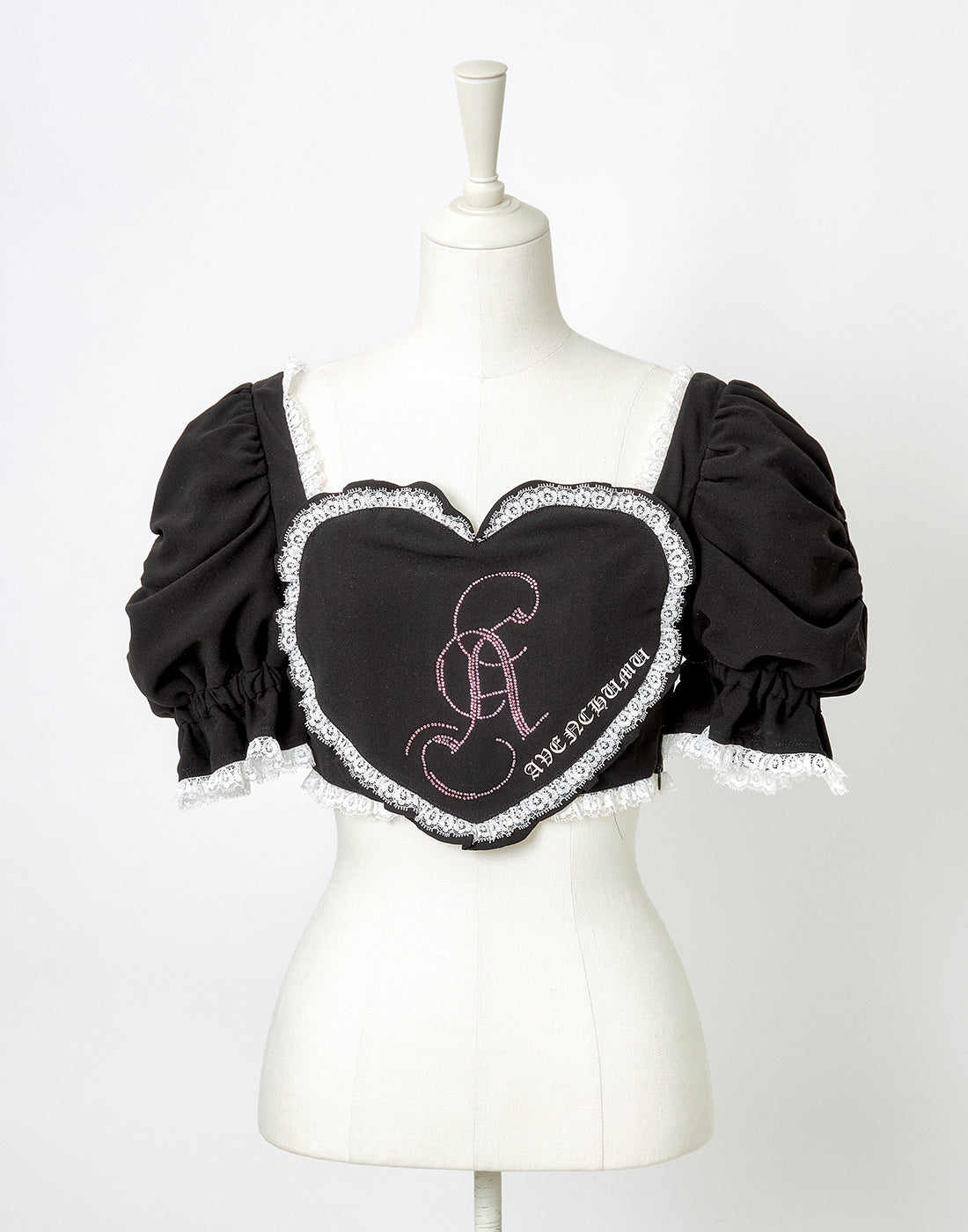 Front heart rhinestone logo blouse – AVENCHUMU （アバンチュウム）