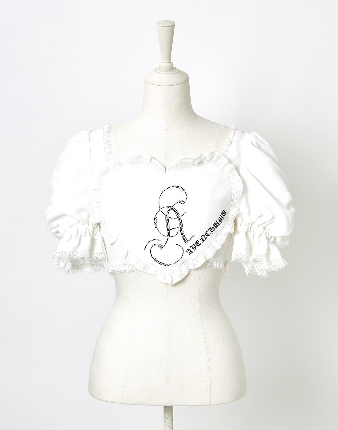 Front heart rhinestone logo blouse – AVENCHUMU （アバンチュウム）