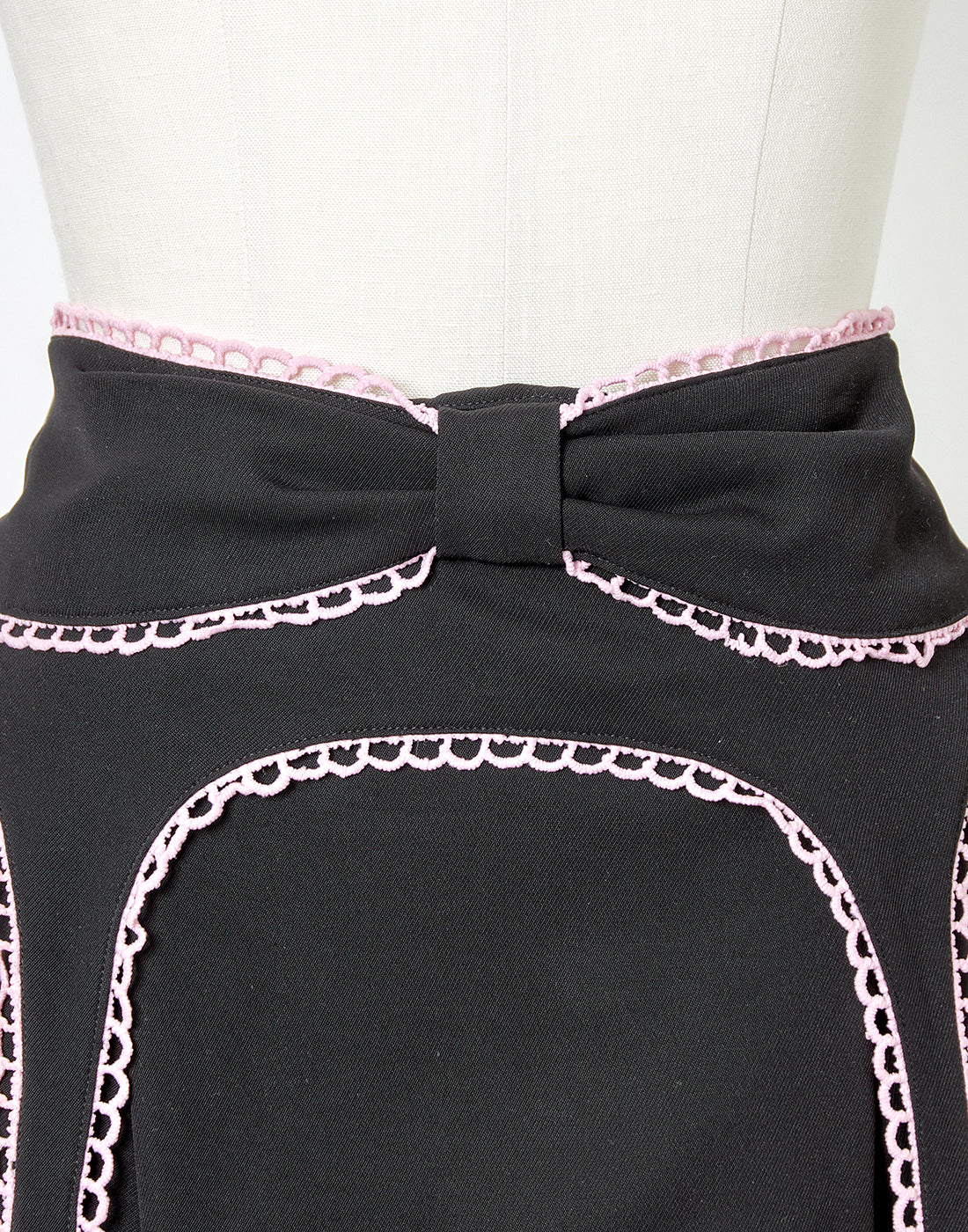 Side ribbon & frill back ribbon skirt – AVENCHUMU （アバンチュウム）