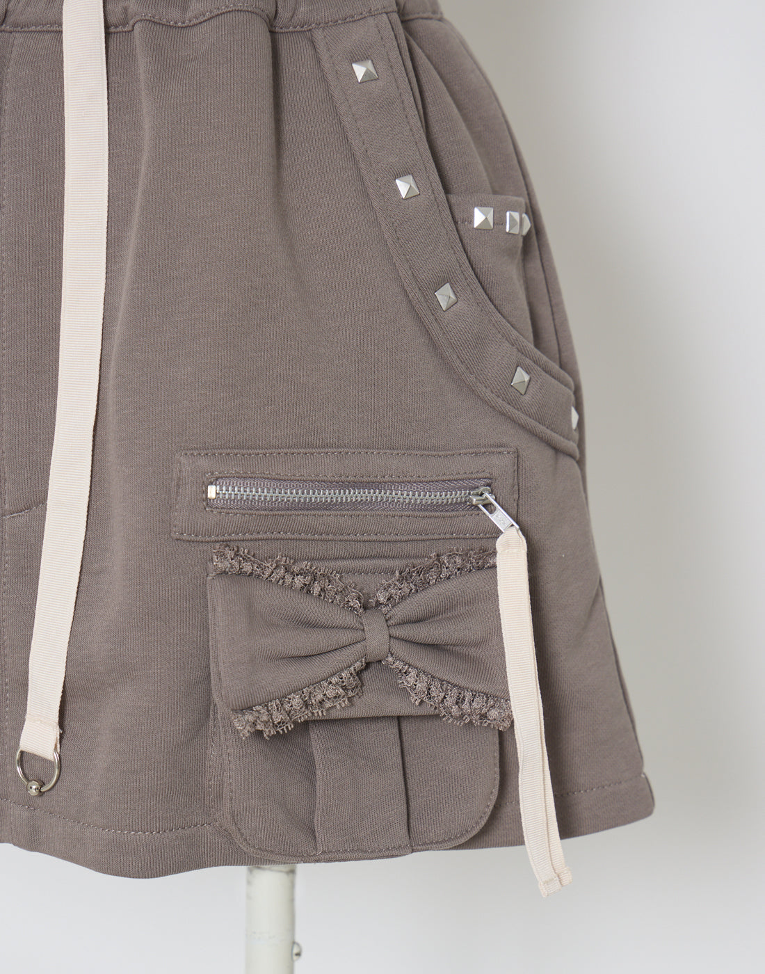 スカート Ribbon pocket studded sweat skirt Ribbon pocket studded sweat skirt（スカート）｜AVENCHUMU