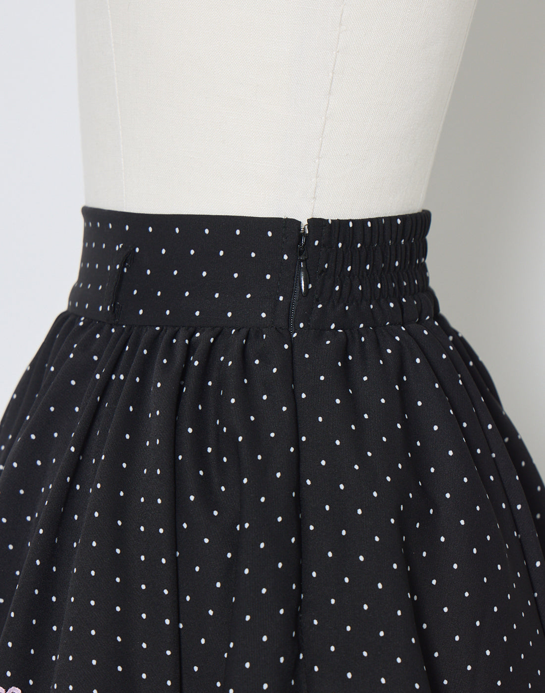 Frill heart stone logo skirt – AVENCHUMU （アバンチュウム）
