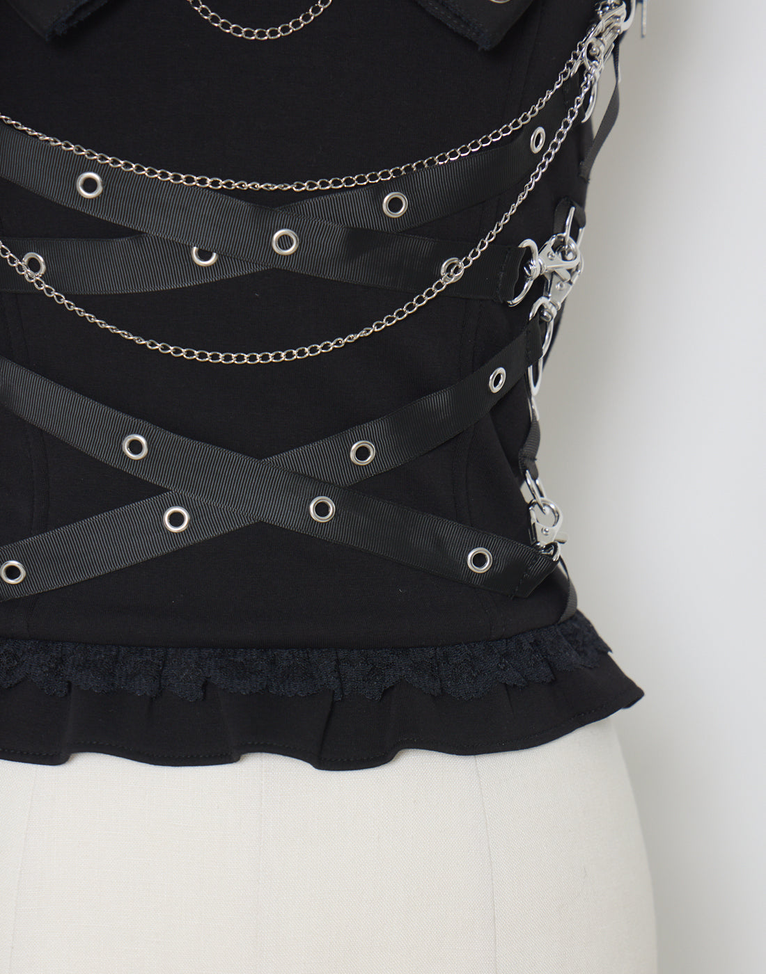 【AVENCHUMU】 Front ribbon chain one piece Front ribbon chain one piece – AVENCHUMU （アバンチュウム）